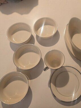 Lenox Solitaire dinnerware set